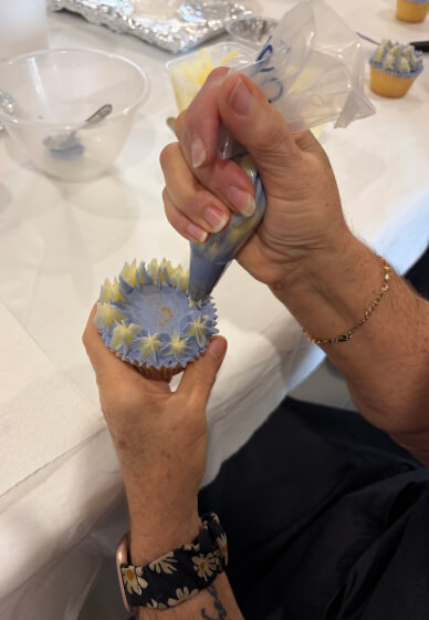Cupcake Decorating Class: Flower Bouquet Box