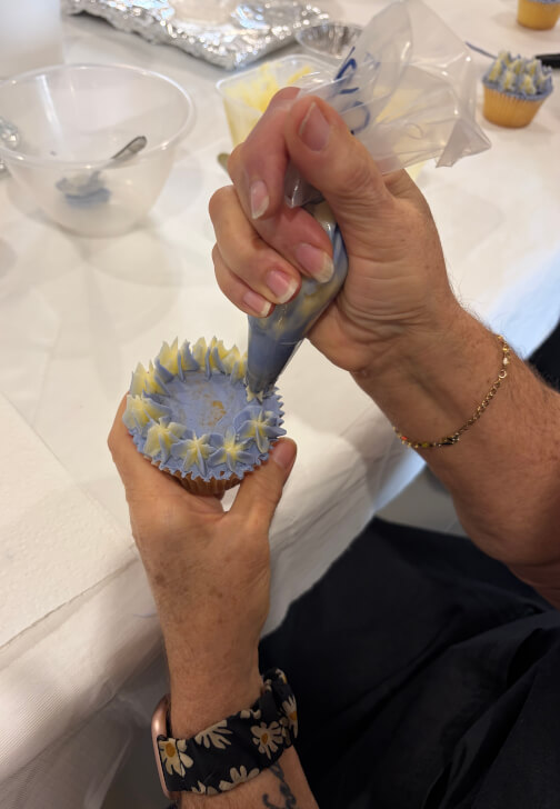 Cupcake Decorating Class: Flower Bouquet Box