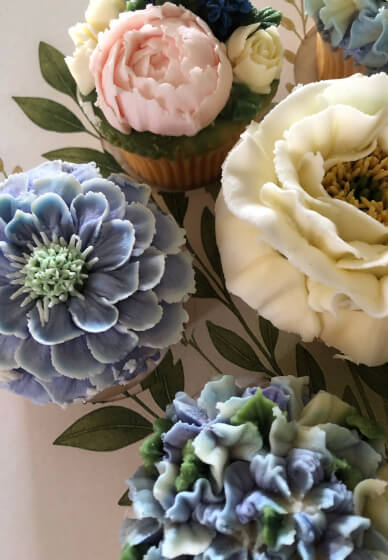Cupcake Decorating Class: Flower Bouquet Box