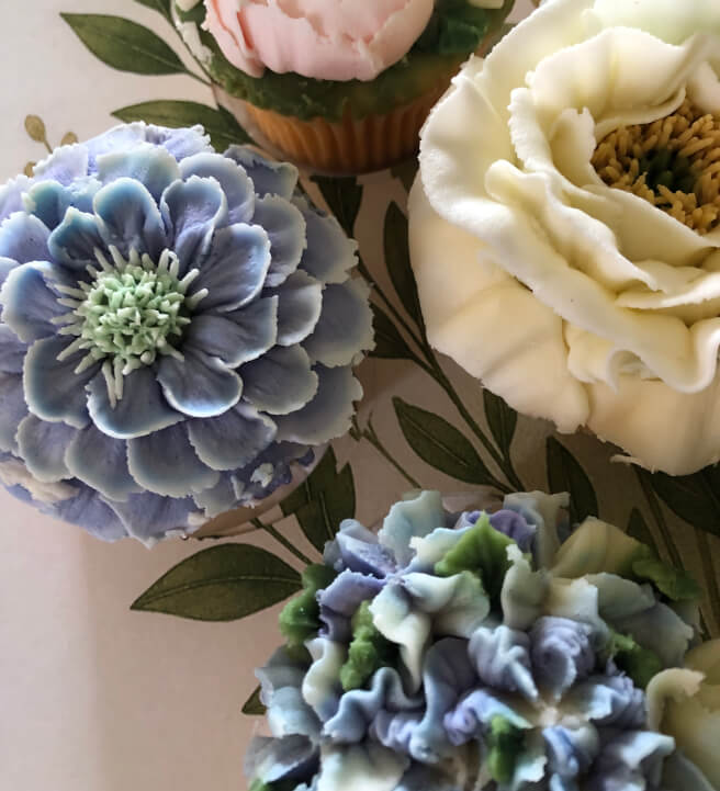 Cupcake Decorating Class: Flower Bouquet Box
