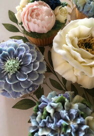 Cupcake Decorating Class: Flower Bouquet Box