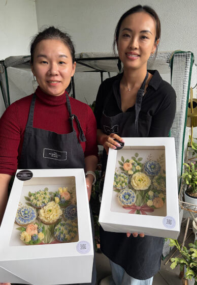 Cupcake Decorating Class: Flower Bouquet Box