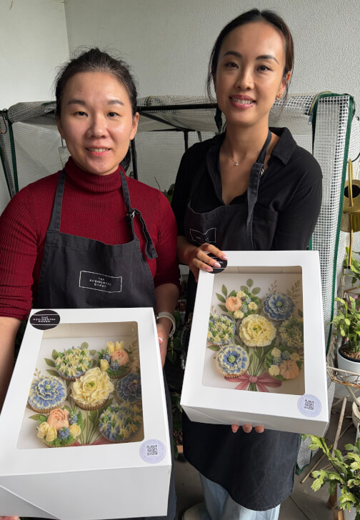 Cupcake Decorating Class: Flower Bouquet Box