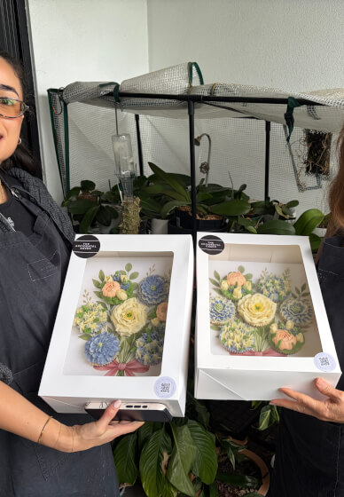 Cupcake Decorating Class: Flower Bouquet Box