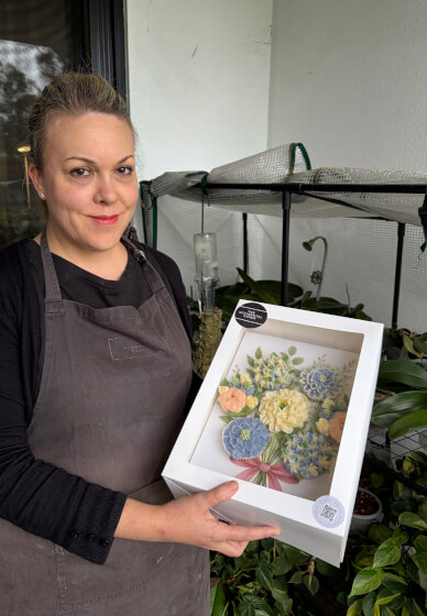 Cupcake Decorating Class: Flower Bouquet Box