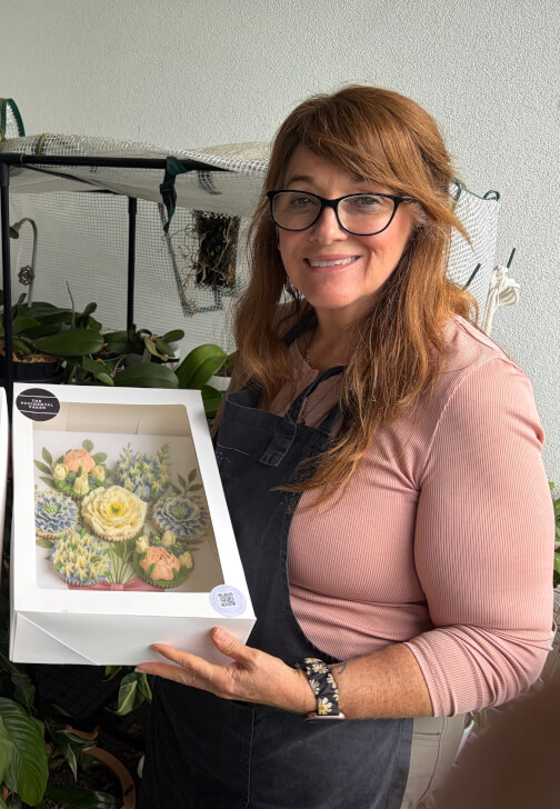 Cupcake Decorating Class: Flower Bouquet Box