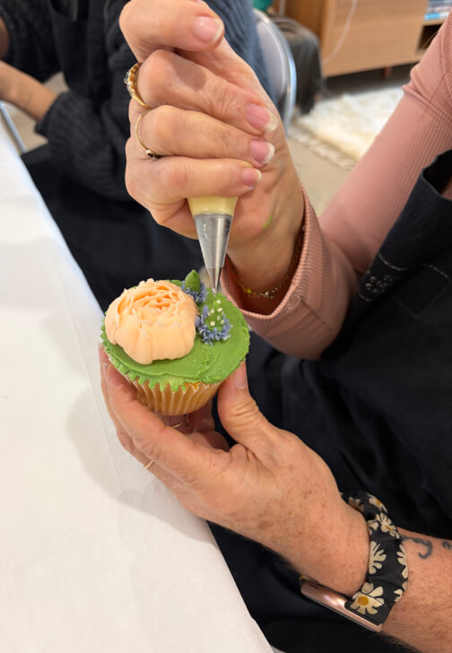 Cupcake Decorating Class: Flower Bouquet Box
