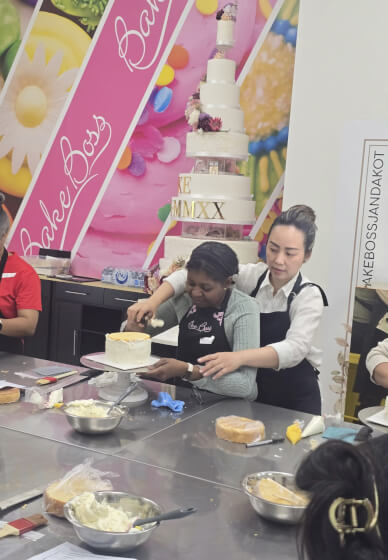 Dairy-Free Realistic Flowers Piping Workshop