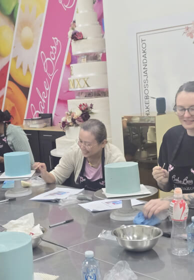 Dairy-Free Realistic Flowers Piping Workshop