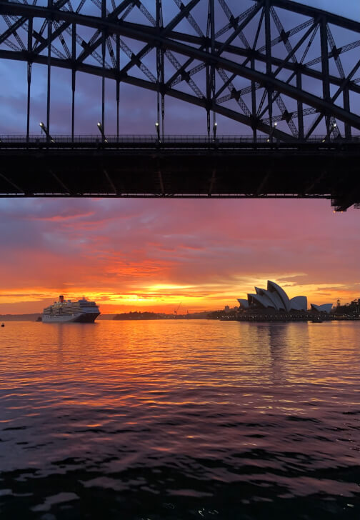 Deluxe Sydney Harbour Sunset Cruise with Nibbles