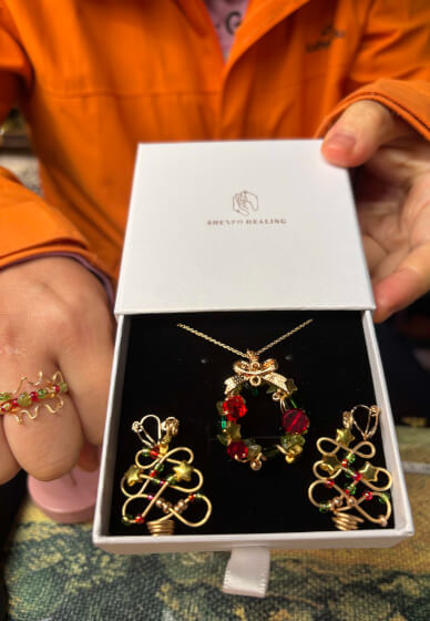 DIY Christmas Crystal Jewelry Workshop: Meaningful Gifts