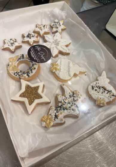 Elegant Christmas Cookie Decorating Workshop