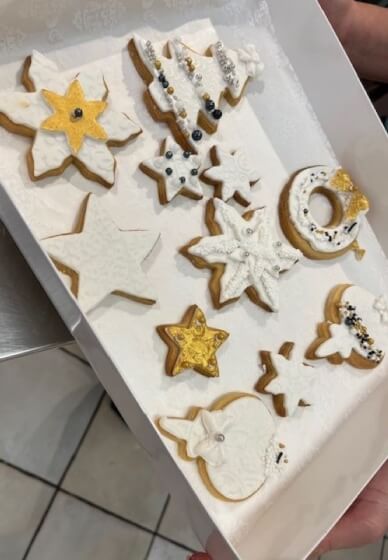 Elegant Christmas Cookie Decorating Workshop