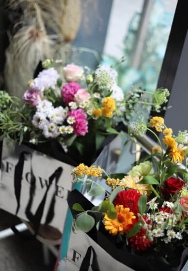 Flower Arrangement Workshop: Hand Tied Bouquet
