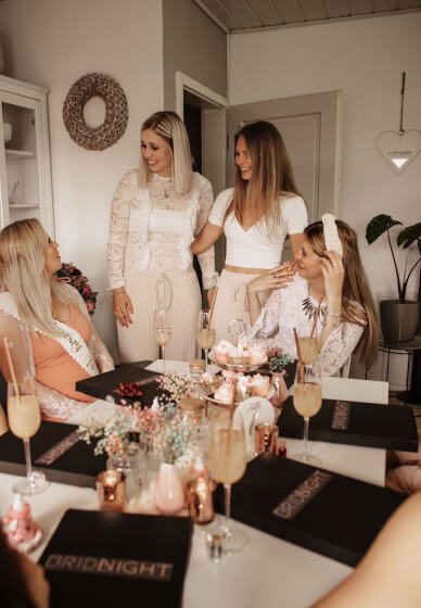 Flower Crown Workshop: Queens Get Crowned