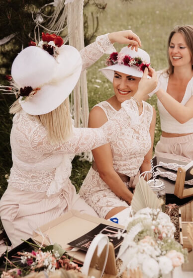 Flower Crown Workshop: Queens Get Crowned