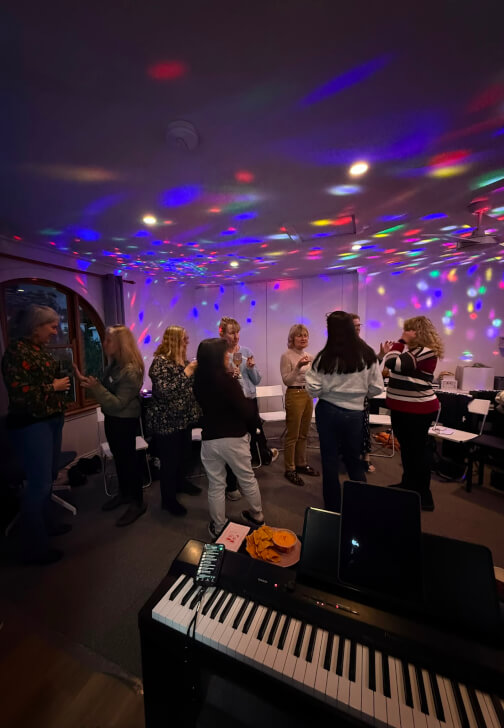Girls Sing and Sip Class