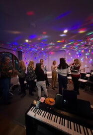 Girls Sing and Sip Class