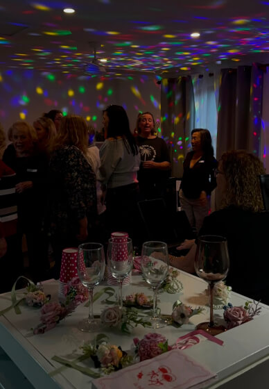 Girls Sing and Sip Class