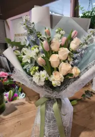 Hand-Tied Flower Bouquet Workshop