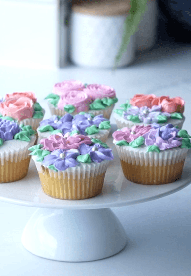 Master Decorating Cupcakes at Home