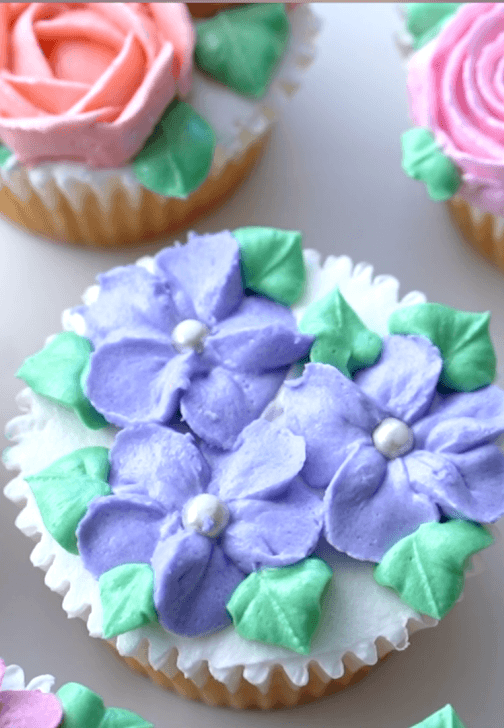 Master Decorating Cupcakes at Home