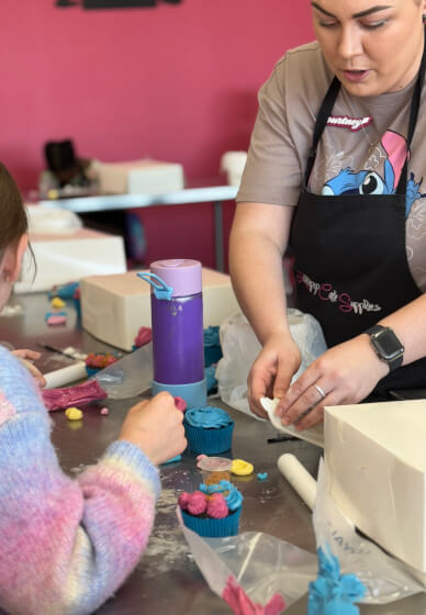 Melty Moments: Buttercream Cake Decorating Class