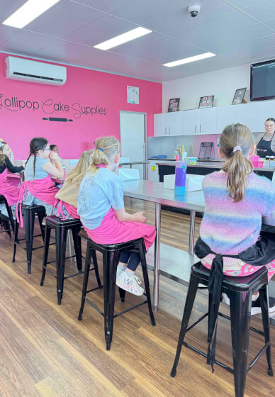 Melty Moments: Buttercream Cake Decorating Class