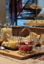 Mini Pavlova Baking Class at Night