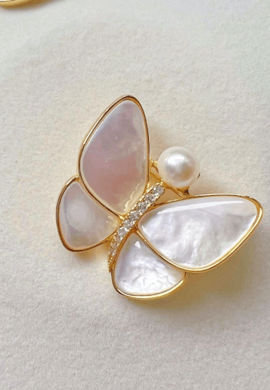 Mother-of-Pearl Accessory Workshop