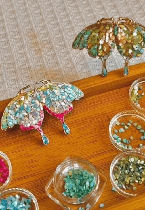 Mother-of-Pearl Accessory Workshop