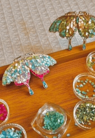 Mother-of-Pearl Accessory Workshop