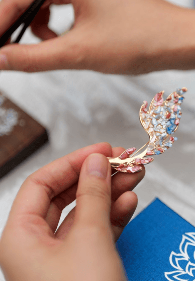 Mother-of-Pearl Accessory Workshop