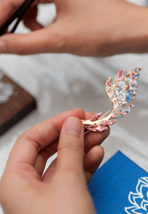 Mother-of-Pearl Accessory Workshop