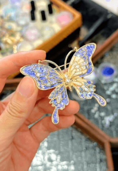 Mother-of-Pearl Accessory Workshop
