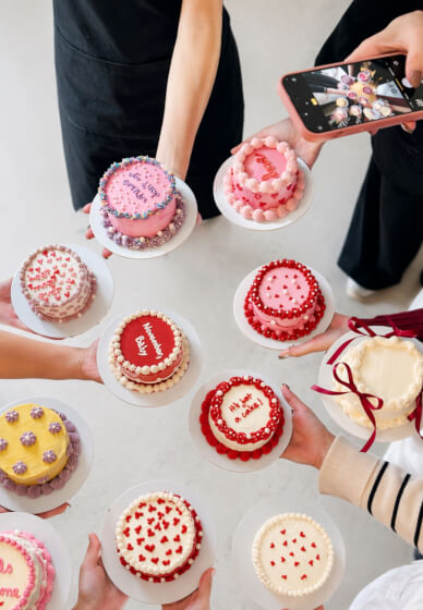 Mother's Day Mini Retro Cake Decorating Workshop