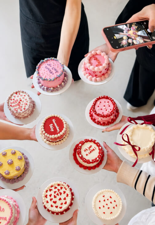 Mother's Day Mini Retro Cake Decorating Workshop