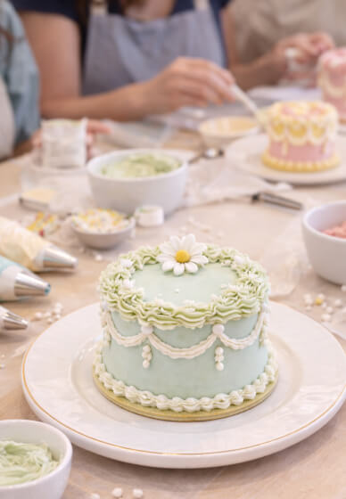 Mother's Day Mini Retro Cake Decorating Workshop