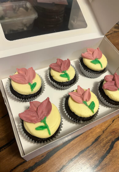 Palette Knife Flower Cupcake Decorating Class