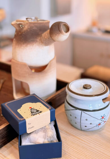 Palm and Stone – Christmas Hand-Crushed Herbal Tea Experience