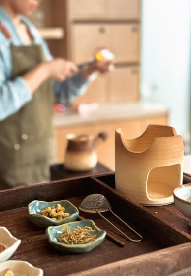 Palm and Stone – Christmas Hand-Crushed Herbal Tea Experience