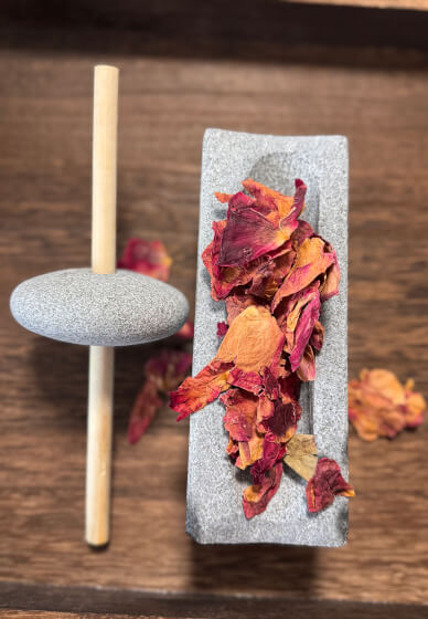 Palm and Stone – Christmas Hand-Crushed Herbal Tea Experience