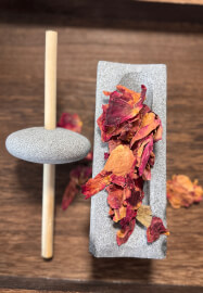 Palm and Stone – Christmas Hand-Crushed Herbal Tea Experience