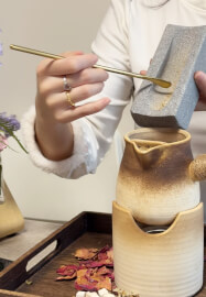 Palm and Stone – Christmas Hand-Crushed Herbal Tea Experience