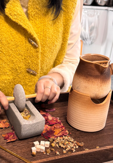 Palm and Stone – Christmas Hand-Crushed Herbal Tea Experience