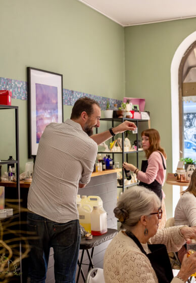 Pour and Sip Candle Making Workshop