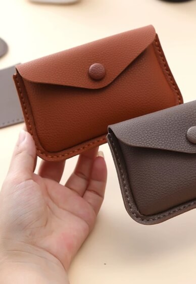 Relaxing Leather Craft and Drink Workshop