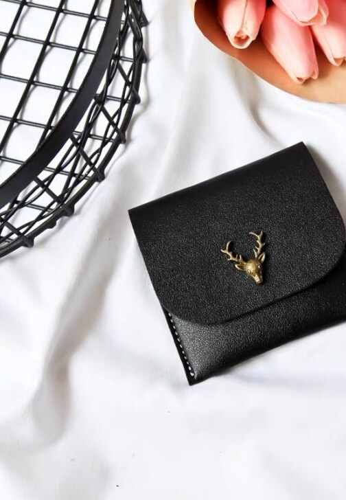 Relaxing Leather Craft and Drink Workshop