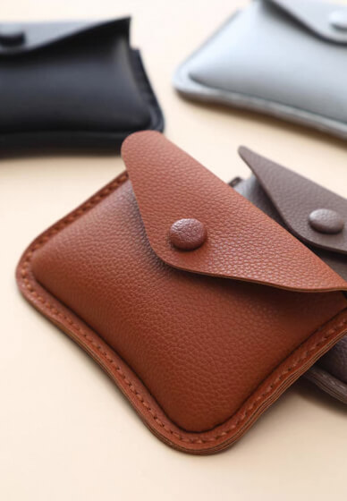 Relaxing Leather Craft and Drink Workshop