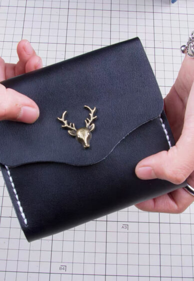 Relaxing Leather Craft and Drink Workshop